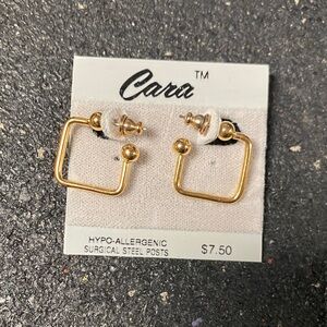 Cara  90s Gold Square Earrings